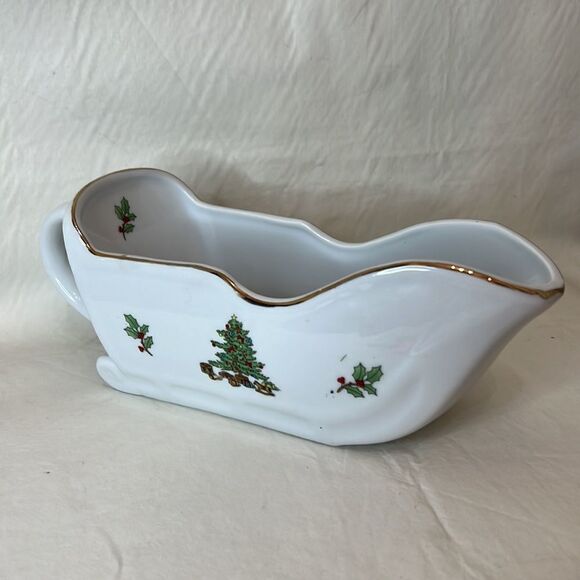 Christmas Tree Sleigh Gravy Boat 20 Oz  Gold Trimmed Porcelain White Green Holly - Picture 2 of 5